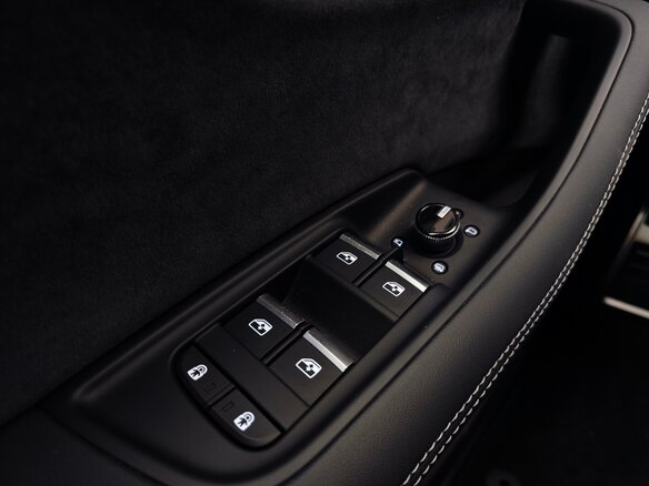 2025 Audi Q7 50 TDI II (4M) Рестайлинг 2, чёрный - вид 18