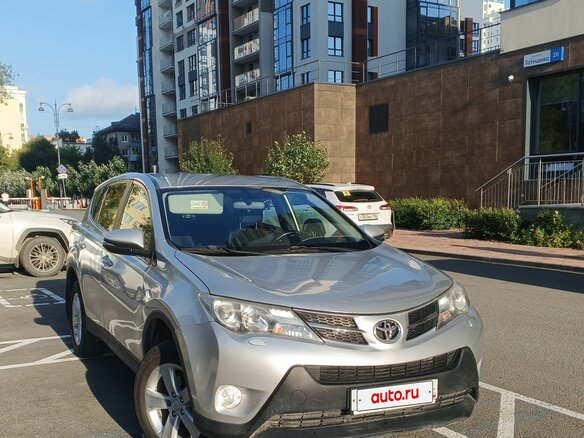 2013 Toyota RAV4 IV (XA40), серебристый, 1948000 рублей