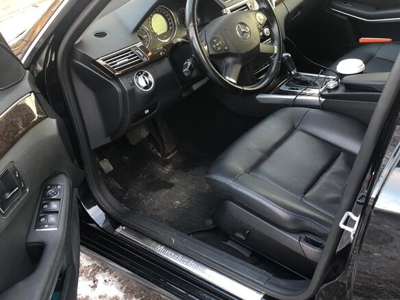 2011 Mercedes-Benz E-Класс 200 7G-Tronic IV (W212, S212, C207), чёрный - вид 1