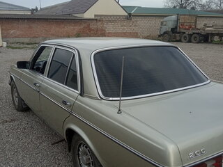 1983 Mercedes-Benz W123 200, зелёный, 650000 рублей, вид 4