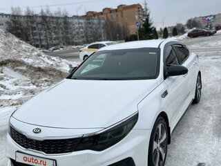 2019 Kia Optima IV Рестайлинг, белый, 1750000 рублей, вид 3