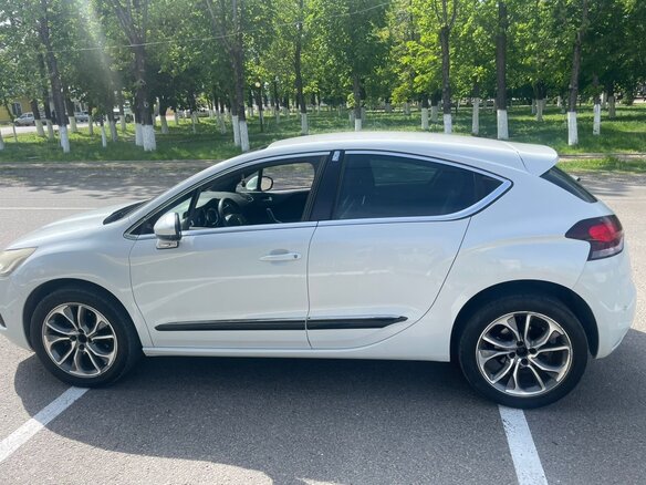 2012 Citroen DS4, белый, 750000 рублей - вид 2