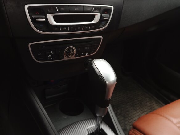 2010 Renault Fluence I, серый, 550000 рублей - вид 5