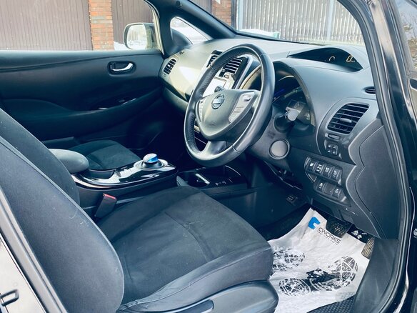 2013 Nissan Leaf (EM57) I (ZE0/AZE0), чёрный, 1500000 рублей - вид 8