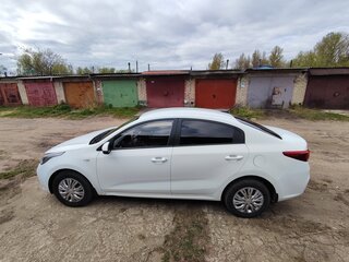 2018 Kia Rio IV, белый, 880000 рублей, вид 3