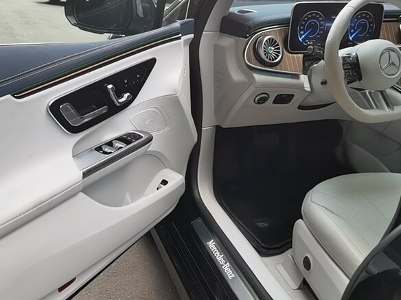 2022 Mercedes-Benz EQE 350+, чёрный, 6500000 рублей - вид 14