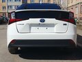 2019 Toyota Prius IV Рестайлинг (XW50), белый, 2150000 рублей - вид 2