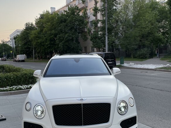 2017 Bentley Bentayga I, белый, 10900000 рублей - вид 1