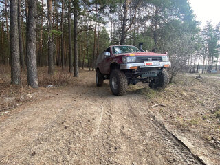 1992 Toyota Hilux Surf II Рестайлинг, красный, 860000 рублей, вид 4