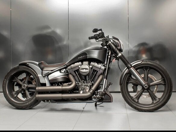 2017 Harley-Davidson Breakout, серый, 3500000 рублей - вид 2