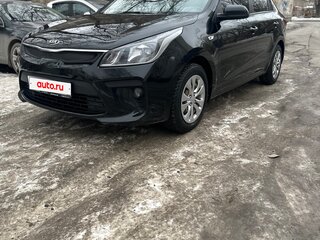 2017 Kia Rio IV, чёрный, 1140000 рублей, вид 1
