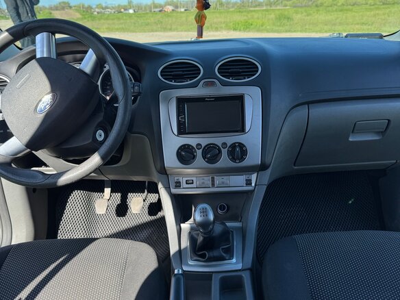 2011 Ford Focus II Рестайлинг, серебристый, 600000 рублей - вид 20