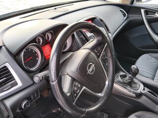 2013 Opel Astra J Рестайлинг, белый, 1360000 рублей, вид 2