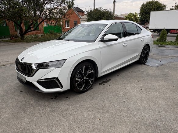 2025 Skoda Octavia IV (A8), белый, 3500000 рублей - вид 2