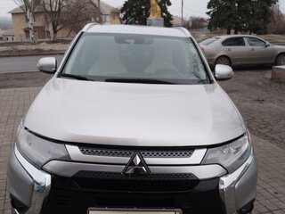 2020 Mitsubishi Outlander III Рестайлинг 3, серый, 2800000 рублей, вид 1