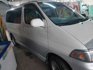 1999 Toyota Regius I Рестайлинг, белый, 670000 рублей, вид 1