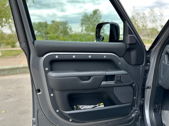 2022 Land Rover Defender 110 II, серый, 9800000 рублей - вид 14