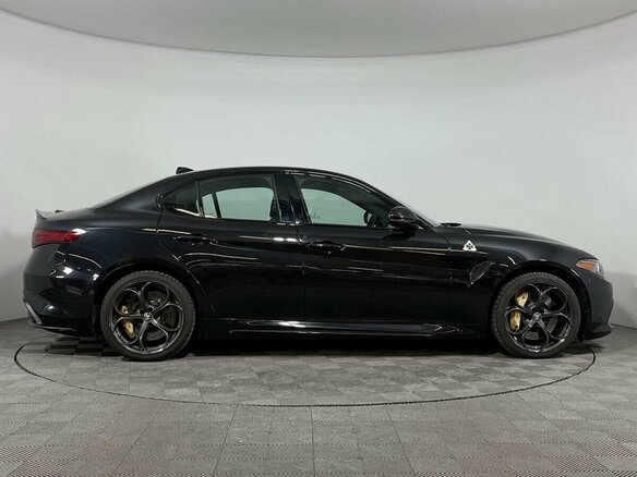 2017 Alfa Romeo Giulia Quadrifoglio II (952), чёрный - вид 3