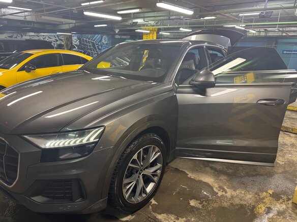 2021 Audi Q8 45 TDI I (4M), серый, 8500000 рублей - вид 3