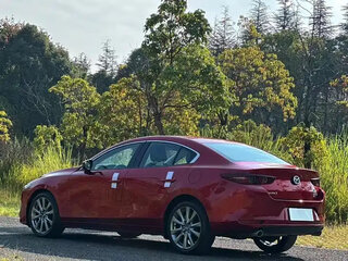 2025 Mazda 3 Axela IV (BP), красный, 1950999 рублей, вид 4
