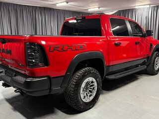 2025 Ram 1500 Crew Cab V Рестайлинг, красный, 11430000 рублей, вид 4