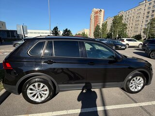 2019 Volkswagen Tiguan II, чёрный, 2000000 рублей, вид 4