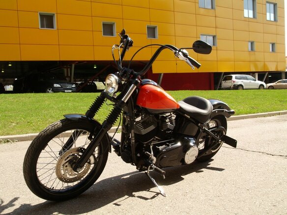2012 Harley-Davidson Blackline, красный, 1200000 рублей - вид 4