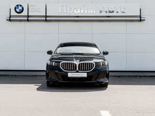 2025 BMW 5 серии Long 530Li xDrive VIII (G60/G61/G68), чёрный, 7990000 рублей, вид 3