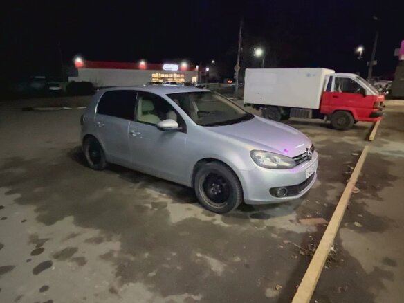 2010 Volkswagen Golf VI, серебристый, 1300000 рублей - вид 8