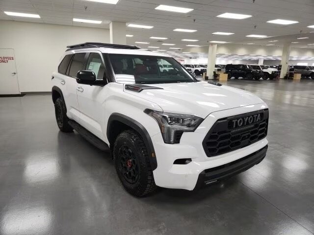 Открыть фотографии: Toyota Sequoia III