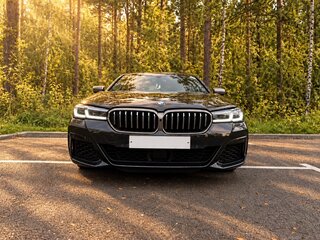 2021 BMW 5 серии M550i xDrive VII (G30/G31/G38) Рестайлинг, серый, 8490000 рублей, вид 1