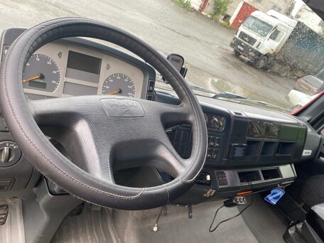 2002 MAN TGA, красный, 2100000 рублей, вид 2