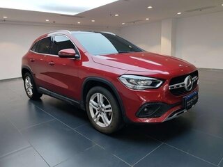 2021 Mercedes-Benz GLA 180 II (H247), красный, 2160000 рублей, вид 2