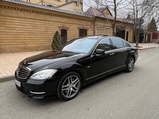 2011 Mercedes-Benz S-Класс 500 Long V (W221) Рестайлинг, чёрный, 2200000 рублей, вид 1