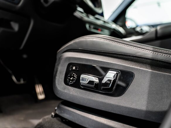 2025 BMW X5 40i IV (G05/G18) Рестайлинг, серый - вид 27