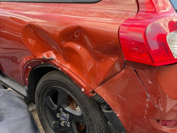 2010 Volvo C30 I Рестайлинг, оранжевый, 250000 рублей - вид 15