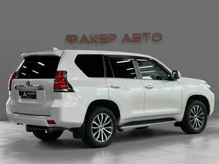2018 Toyota Land Cruiser Prado 150 Series Рестайлинг 2, белый, 3700000 рублей, вид 3