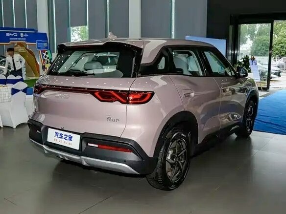 2026 BYD Yuan Up 45.12 kWh, серебристый, 1782033 рублей - вид 5