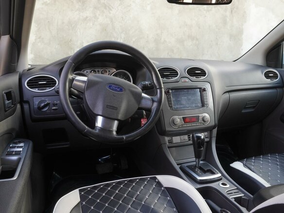 2011 Ford Focus II Рестайлинг, белый, 618000 рублей - вид 3