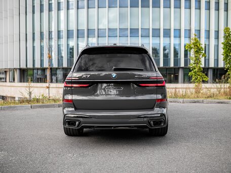 2026 BMW X7 40d I (G07) Рестайлинг, серый, 18190000 рублей, вид 5