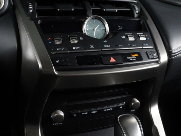 2020 Lexus NX 200 I Рестайлинг, белый - вид 13