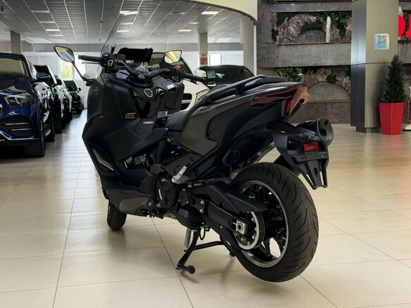 2026 Yamaha TMAX, серый, 1600000 рублей - вид 4