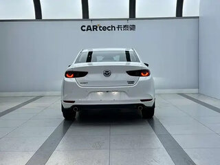 2022 Mazda 3 Axela IV (BP), белый, 1414000 рублей, вид 3