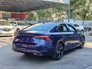 2023 Skoda Octavia IV (A8), синий, 1640000 рублей, вид 4