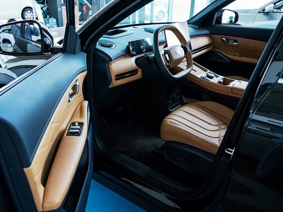 2026 Geely EX5 Гибрид EM-R, чёрный, 3829990 рублей - вид 15