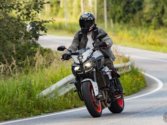 2020 Yamaha MT-10, серый, 1290000 рублей - вид 1