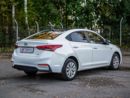 2018 Hyundai Solaris II, белый, 1270000 рублей, вид 2