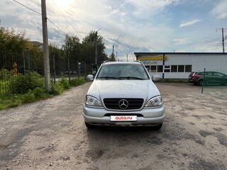 2000 Mercedes-Benz M-Класс 320 I (W163), серый, 650000 рублей, вид 2