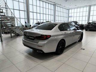 2021 BMW 5 серии 520d xDrive VII (G30/G31/G38) Рестайлинг, серебристый, 4080000 рублей, вид 5