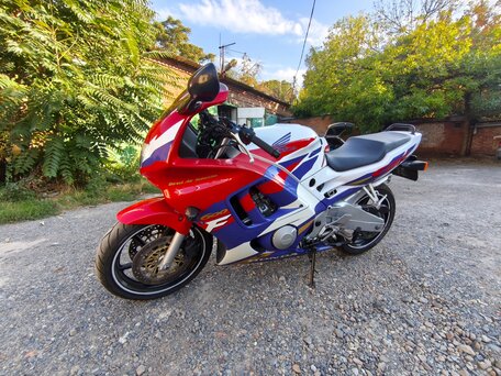 1995 Honda CBR 600F, белый, 330000 рублей, вид 4